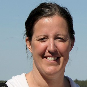 Emma Gustavsson är utbildad folkhälsovetare och har många års erfarenhet av att arbeta med samverkansfrågor inom hälsa,-kultur,-utbildning med mera.